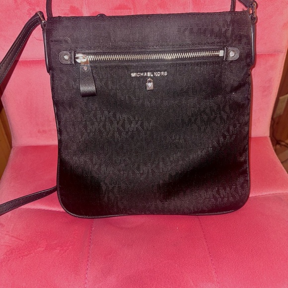 Michael Kors Crossbody - Picture 1 of 3